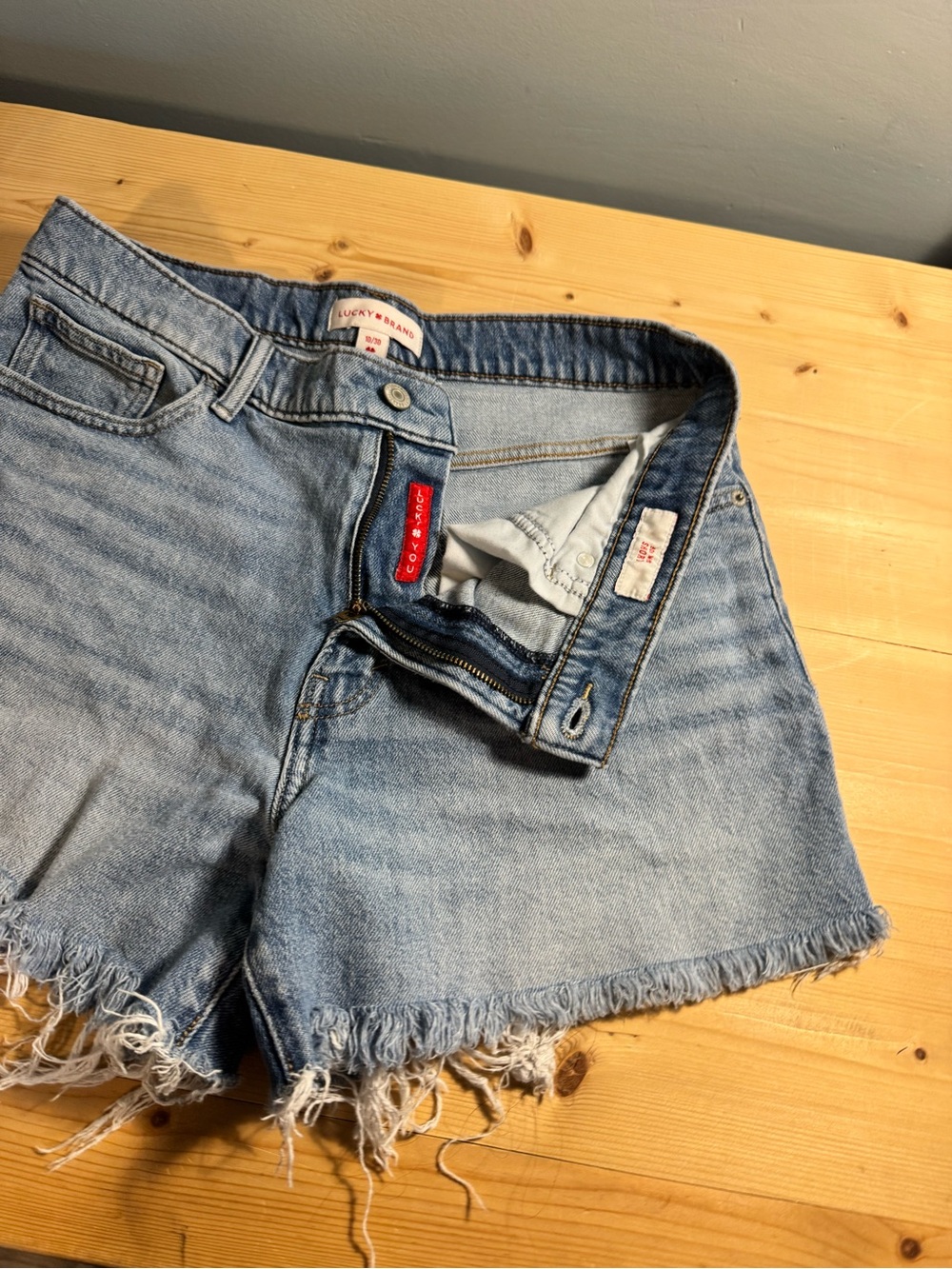 Lucky Brand Light Wash Frayed Denim Shorts - Picture 5 of 9